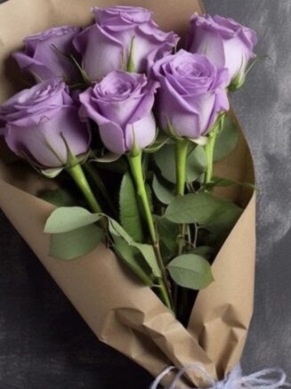 6 rosas violetas