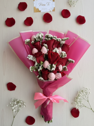 Ramo Rosas Escala + Frutillas